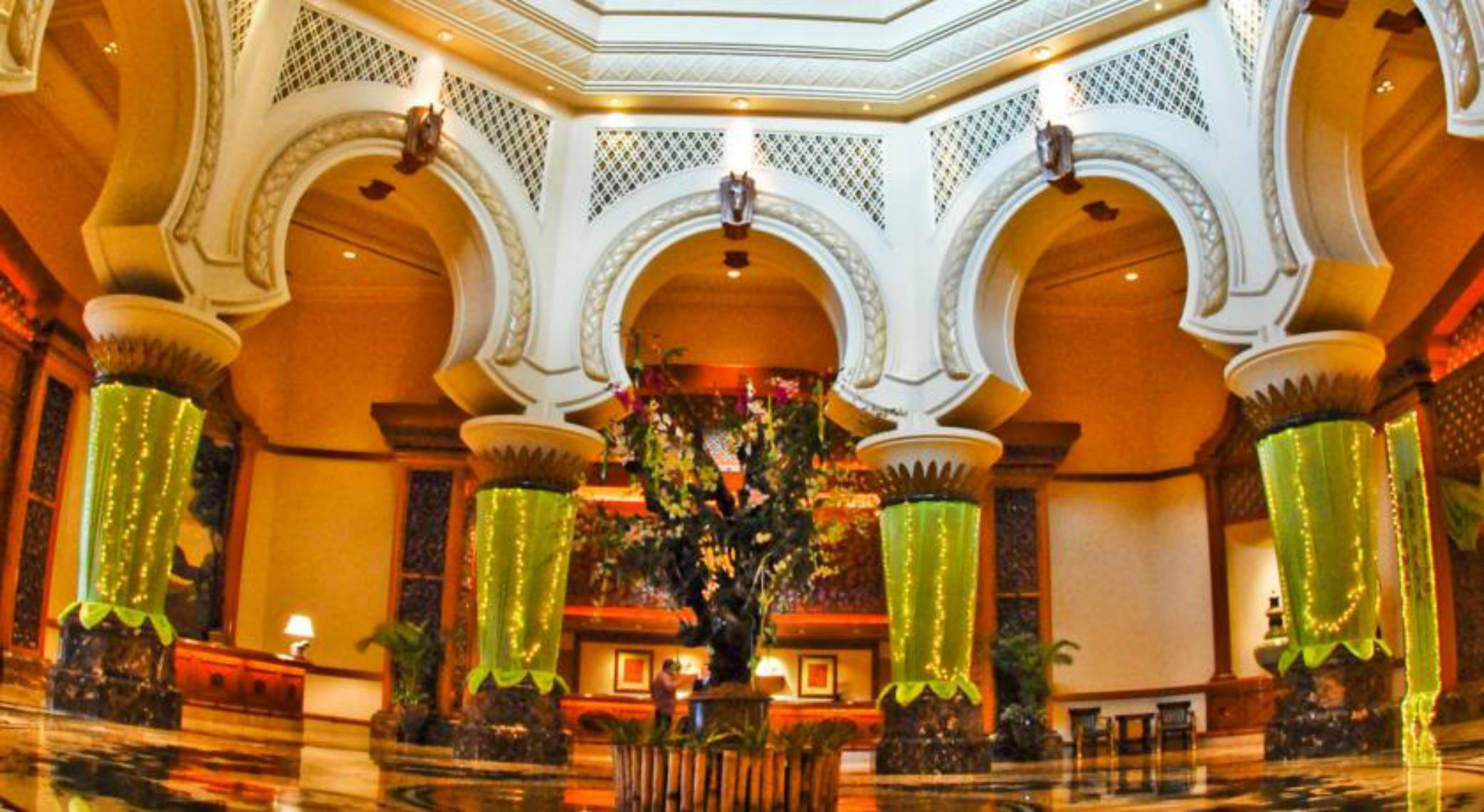 Palace Of The Golden Horses Seri Kembangan Esterno foto The lobby of the hotel