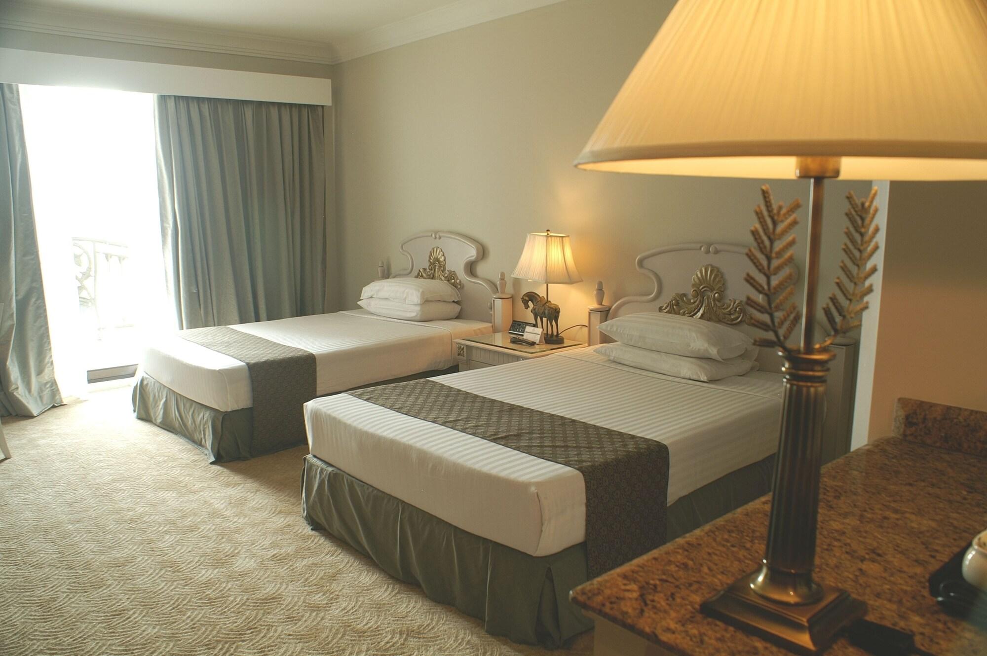 Palace Of The Golden Horses Seri Kembangan Esterno foto A room at the hotel