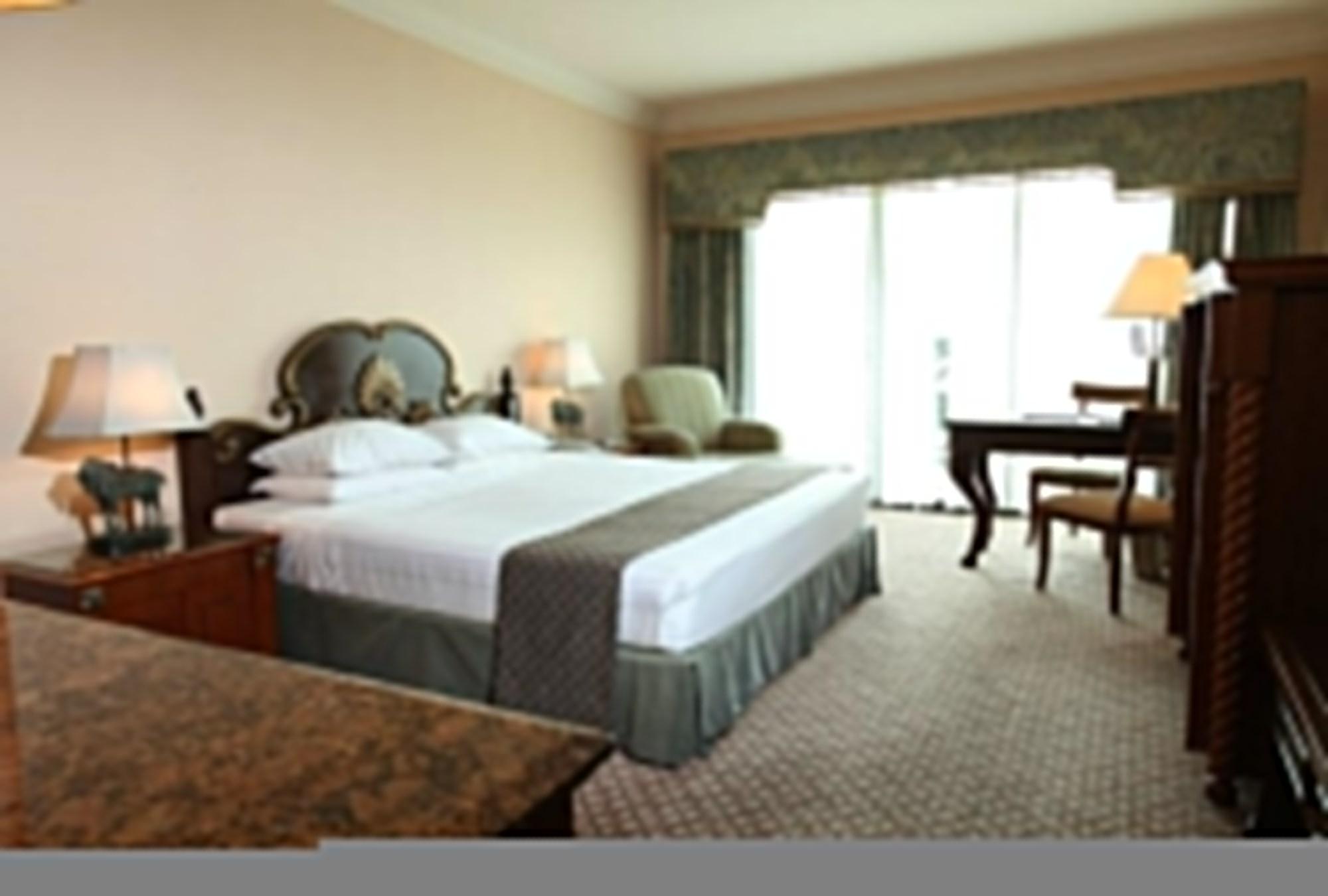 Palace Of The Golden Horses Seri Kembangan Esterno foto A room at the hotel