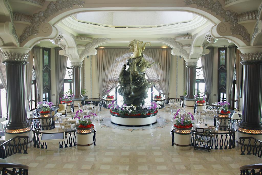 Palace Of The Golden Horses Seri Kembangan Esterno foto The lobby of the hotel