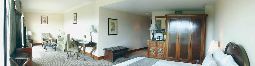 Palace Of The Golden Horses Seri Kembangan Esterno foto A room at the hotel