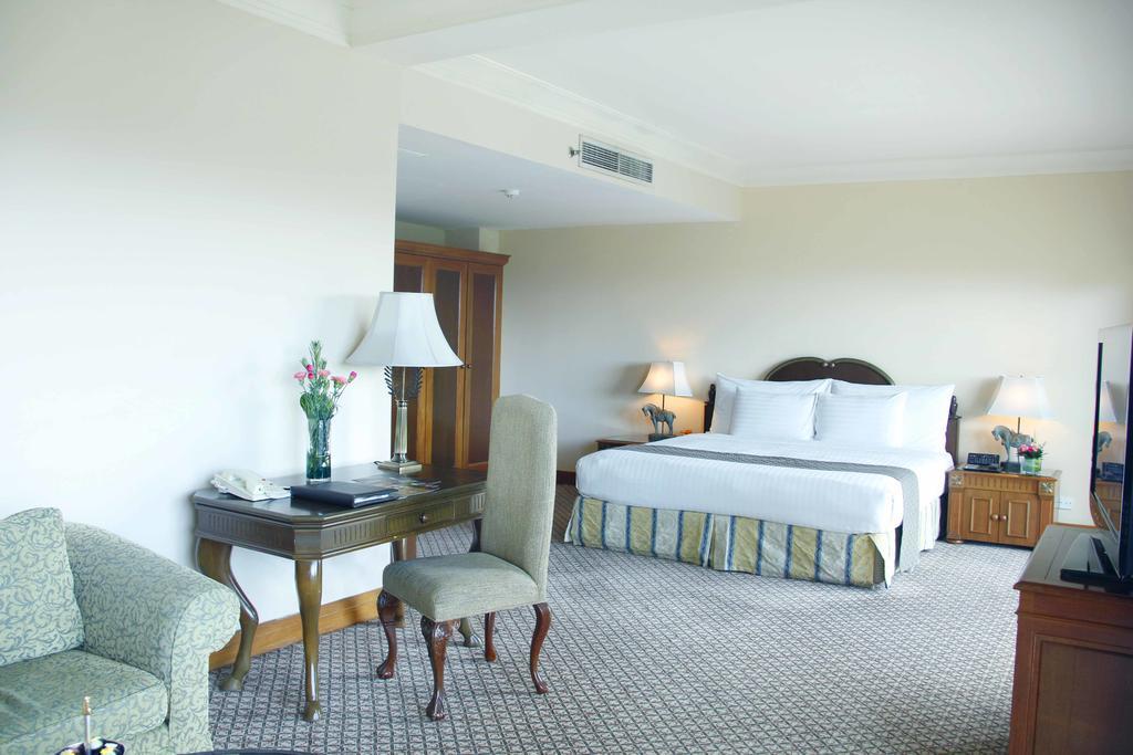 Palace Of The Golden Horses Seri Kembangan Esterno foto A room at the hotel