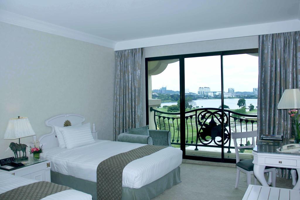 Palace Of The Golden Horses Seri Kembangan Esterno foto A room at the hotel