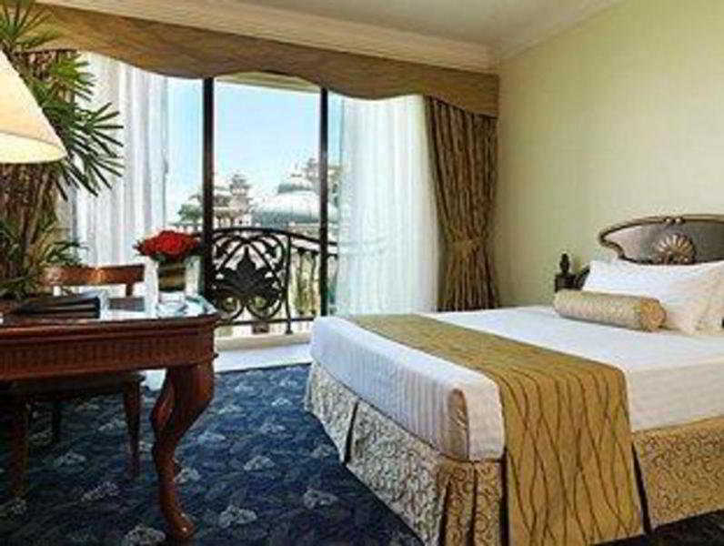 Palace Of The Golden Horses Seri Kembangan Esterno foto A room at the hotel
