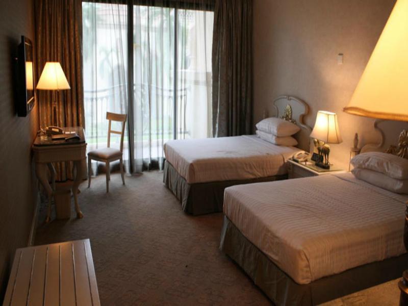 Palace Of The Golden Horses Seri Kembangan Esterno foto A room at the hotel